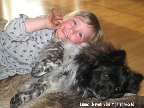 Kleinelo Linus junior mit seinem Mini-Frauchen